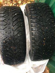 Продаю зимние шипованные шины 205/60R16 0
